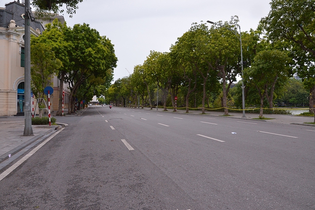 Đường phố Hà Nội ra sao trong  ngày thứ 9 thực hiện giãn cách xã hội - Ảnh 13.