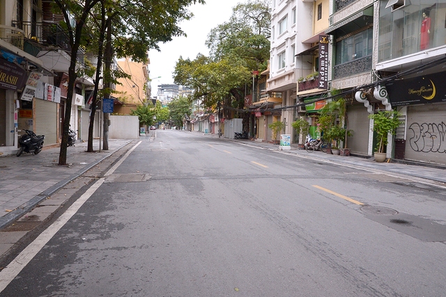 Đường phố Hà Nội ra sao trong  ngày thứ 9 thực hiện giãn cách xã hội - Ảnh 15.
