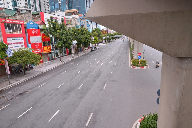Đường phố Hà Nội ra sao trong  ngày thứ 9 thực hiện giãn cách xã hội - Ảnh 2.