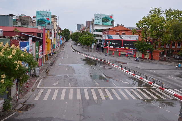 Đường phố Hà Nội ra sao trong  ngày thứ 9 thực hiện giãn cách xã hội - Ảnh 5.