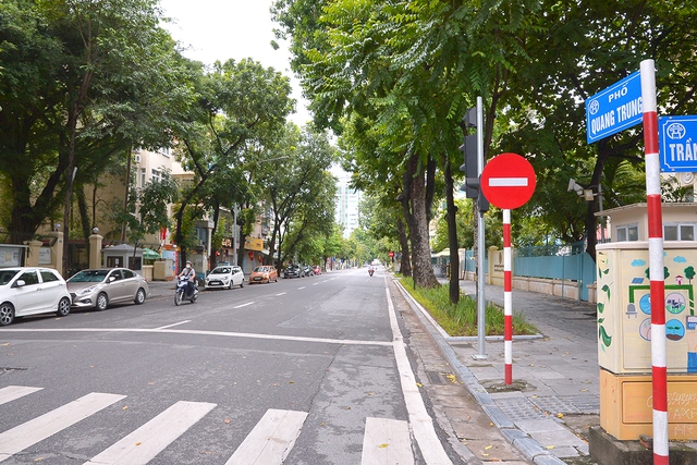 Đường phố Hà Nội ra sao trong  ngày thứ 9 thực hiện giãn cách xã hội - Ảnh 8.