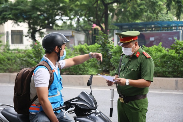 Số ca mắc ngoài cộng đồng không có dấu hiệu “hạ nhiệt”, 72 người ở Hà Nội vẫn không chịu đeo khẩu trang nơi công cộng - Ảnh 2.