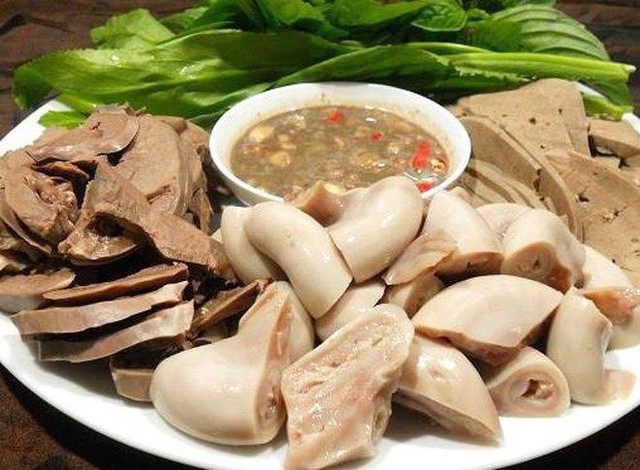 nhung-thuc-pham-lam-tang-nguy-co-day-thi-som-o-tre-cha-me-can-biet-keo-hai-con