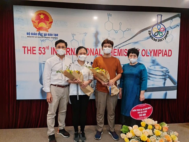 Hà Nội khen thưởng học sinh xuất sắc đạt giải các quộc thi quốc tế - Ảnh 1.