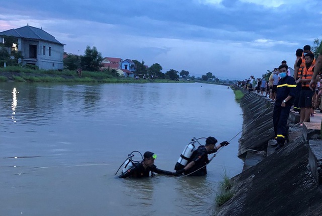  Cảnh sát dùng camera, giăng lưới tìm 2 người mất tích  - Ảnh 3.