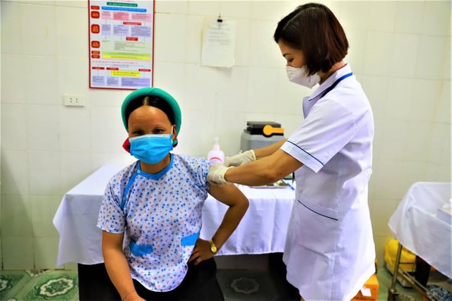 Quảng Ninh: Triển khai tiêm vaccine phòng COVID-19 tại các huyện biên giới - Ảnh 4.