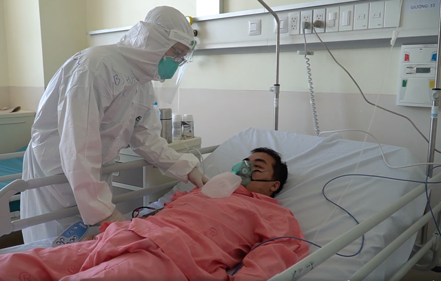 Bệnh nhân COVID-19 nguy kịch được cứu sống nhờ tin nhắn cầu cứu của vợ trên fanpage bệnh viện - Ảnh 4.