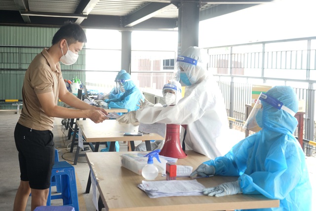TP Hồ Chí Minh: Người dân TP Thủ Đức phấn khởi xếp hàng tiêm vaccine Vero Cell - Ảnh 6.