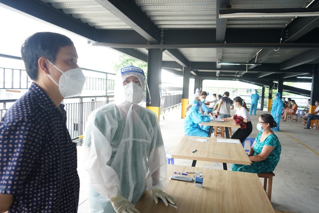 TP Hồ Chí Minh: Người dân TP Thủ Đức phấn khởi xếp hàng tiêm vaccine Vero Cell - Ảnh 5.