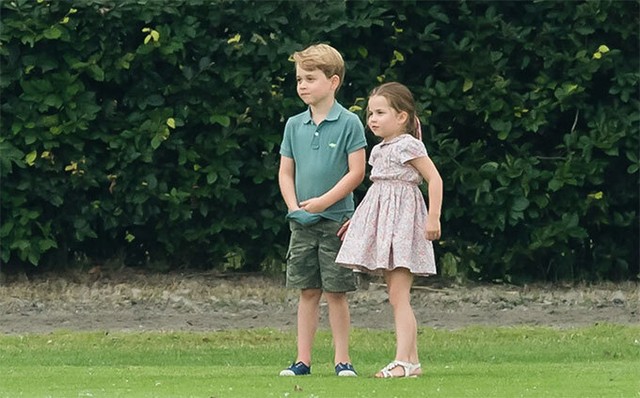 Cháu gái Nữ hoàng trông con giúp William - Kate trong kỳ nghỉ hè - Ảnh 3.