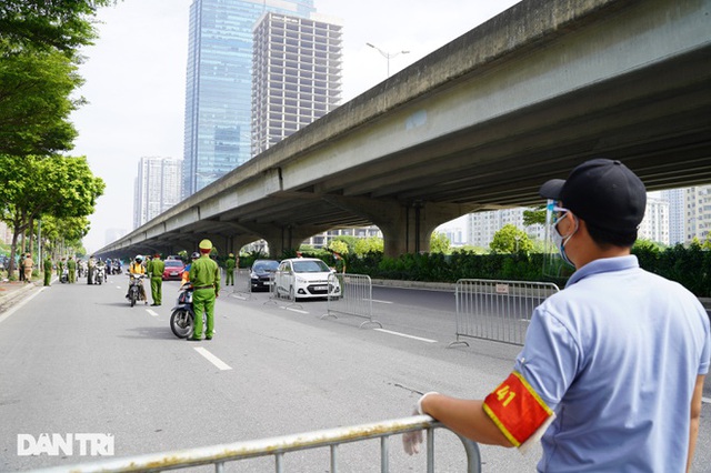  Hà Nội: Hàng loạt xe máy quay đầu bỏ chạy khi gặp chốt kiểm dịch liên ngành  - Ảnh 12.