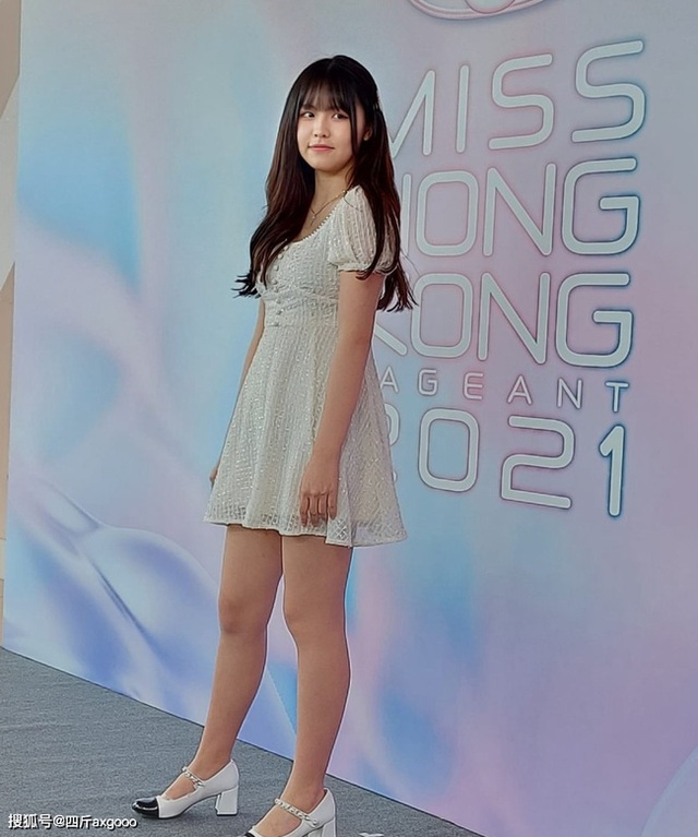 Lộ danh tính cô gái 17 tuổi bị bắt gặp hẹn hò Châu Tinh Trì: Thí sinh Hoa hậu Hong Kong năm 2021, sở hữu thân hình nóng bỏng - Ảnh 7.