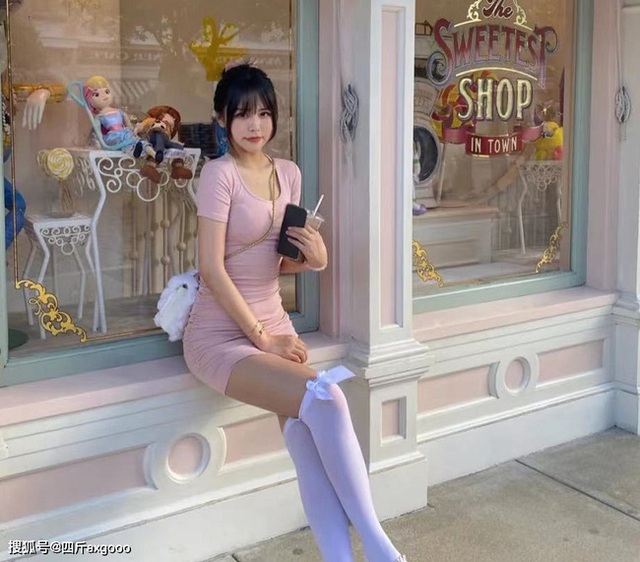 Lộ danh tính cô gái 17 tuổi bị bắt gặp hẹn hò Châu Tinh Trì: Thí sinh Hoa hậu Hong Kong năm 2021, sở hữu thân hình nóng bỏng - Ảnh 9.