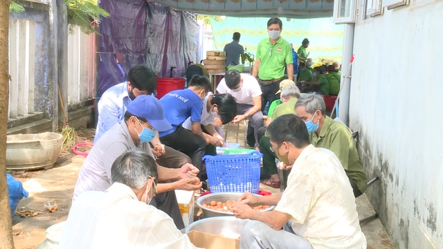 Những cựu chiến binh trên mặt trận chống COVID-19 - Ảnh 1.