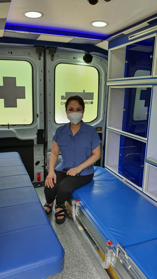 Cận cảnh xe cứu thương 2,5 tỷ Việt Hương tặng ông Đoàn Ngọc Hải - Ảnh 7.