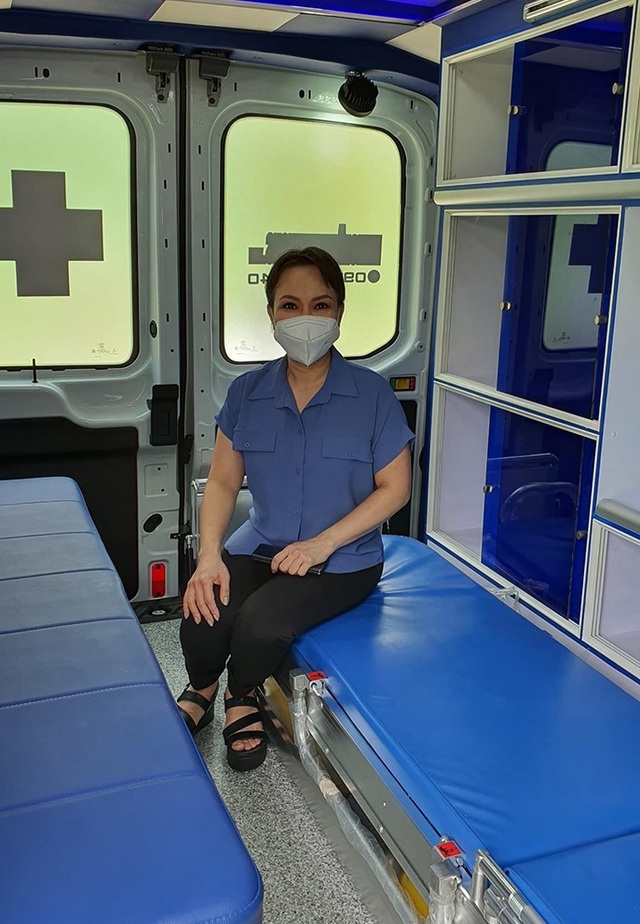 Việt Hương xúc động giao xe cứu thương 2,5 tỷ đồng cho ông Đoàn Ngọc Hải - Ảnh 3.