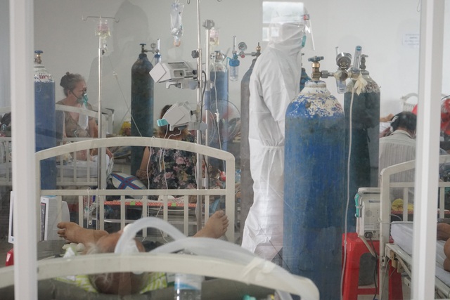 TP.HCM: Tăng số lượng giường oxy và cho tổng cộng 4.000 bệnh nhân xuất viện ở BV Dã chiến số 3 - Ảnh 2.