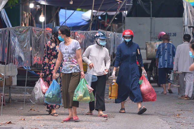 Hình ảnh chợ đầu mối phía Nam mở cửa trở lại sau 25 ngày bị phong tỏa - Ảnh 2.