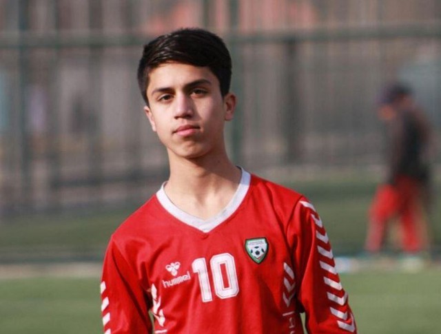 Tài năng bóng đá trẻ Afghanistan tử vong vì bám càng máy bay Mỹ - Ảnh 2.