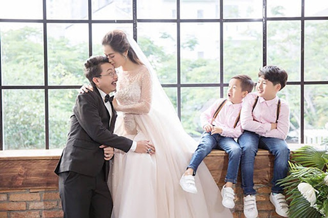  Hôn nhân đặc biệt của 2 sao nam: Hứa Minh Đạt cưới 9 năm mới đi đăng ký, Quách Ngọc Tuyên nợ vợ lời cầu hôn - Ảnh 4.