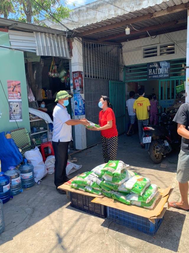 Bình Dương cung ứng thực phẩm cho người dân ở 11 phường thực hiện khóa chặt - Ảnh 2.