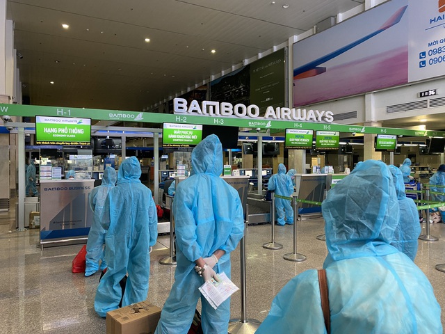 Bamboo Airways phối hợp thực hiện chuyến bay thứ 7 đưa công dân Bình Định về quê - Ảnh 2.