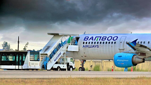 Bamboo Airways phối hợp thực hiện chuyến bay thứ 7 đưa công dân Bình Định về quê - Ảnh 4.