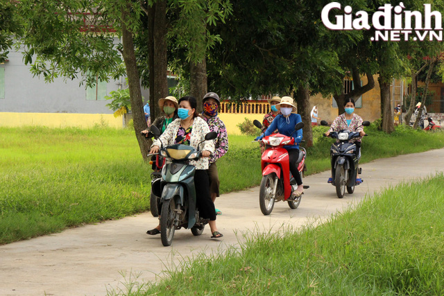 Người dân Đồng Vạn vui mừng trong ngày gỡ bỏ phong tỏa, cách ly - Ảnh 20.