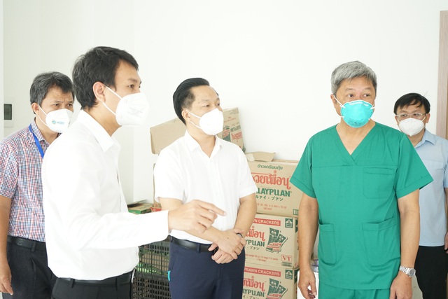 Thứ trưởng Nguyễn Trường Sơn hướng dẫn người dân tự làm xét nghiệm COVID-19 tại nhà - Ảnh 2.