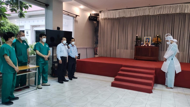 Cha đột ngột qua đời, điều dưỡng BV Trung ương Thái Nguyên nén đau thương ở lại tâm dịch làm nhiệm vụ - Ảnh 2.