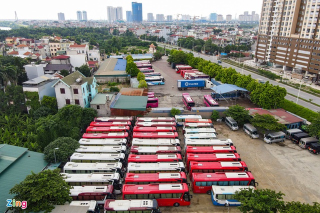 Hàng trăm ôtô mới cứng nằm phơi nắng hơn 30 ngày giãn cách ở Hà Nội - Ảnh 12.