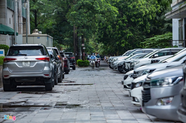 Hàng trăm ôtô mới cứng nằm phơi nắng hơn 30 ngày giãn cách ở Hà Nội - Ảnh 17.