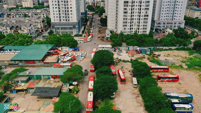 Hàng trăm ôtô mới cứng nằm phơi nắng hơn 30 ngày giãn cách ở Hà Nội - Ảnh 19.