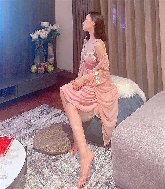 Lệ Quyên trung thành với váy 2 dây ren sexy đốt cháy phòng ngủ - Ảnh 4.