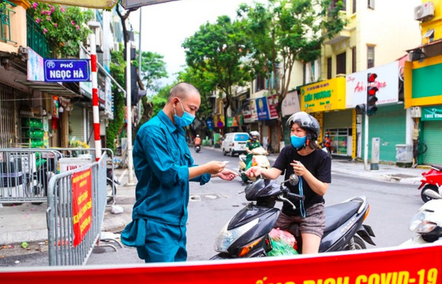 6 thành viên cùng nhà người phụ nữ hay đi chợ Ngọc Hà dương tính, Hà Nội thêm 33 ca COVID-19 mới - Ảnh 1.