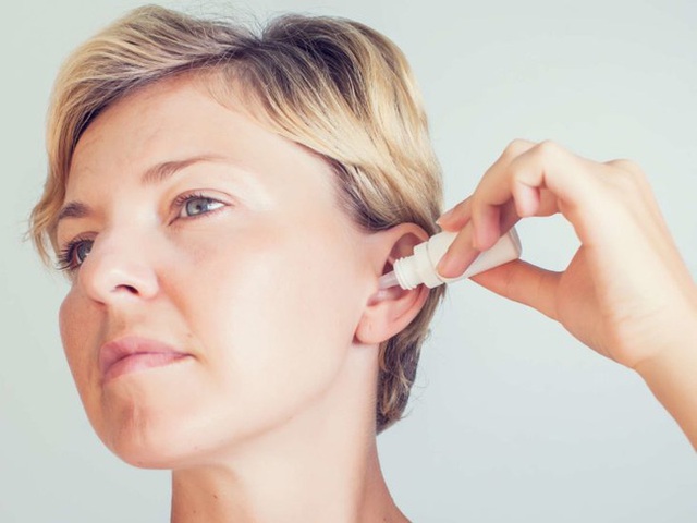 Học theo TikToker loại bỏ ráy tai bằng oxy già liệu có an toàn? Đây là câu trả lời của chuyên gia - Ảnh 3.