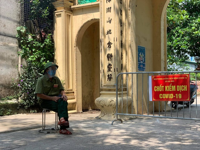 Hà Nội: Độc đáo việc mua bán đồ ăn của người dân vùng phong tỏa vì COVID-19 ở Thanh Trì - Ảnh 8.