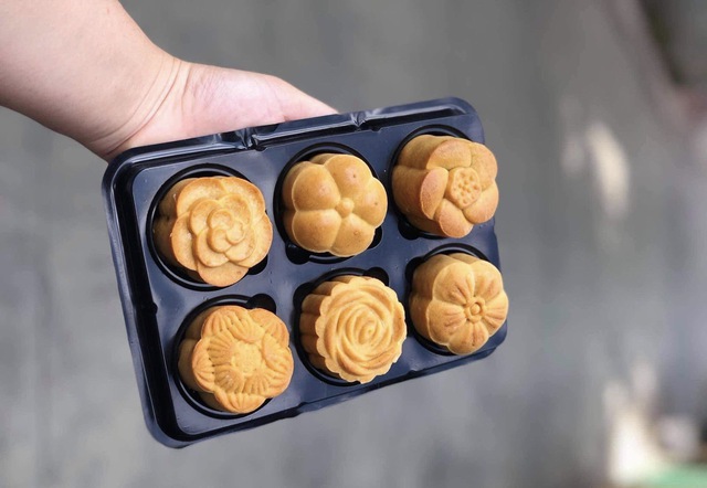 ‘Tan chảy’ với những mẫu bánh trung thu mini độc và lạ trên thị trường - Ảnh 5.
