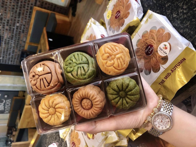  ‘Tan chảy’ với những mẫu bánh trung thu mini độc và lạ trên thị trường - Ảnh 7.