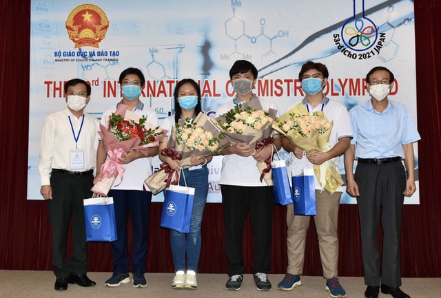  Việt Nam giành 3 Huy chương Vàng Olympic Hóa học quốc tế 2021  - Ảnh 1.