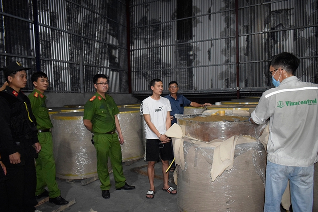 Thủ đoạn tinh vi nhóm đối tượng bán hàng nghìn tấn quặng ở Việt Nam ra nước ngoài - Ảnh 4.