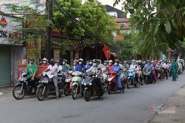 Thiếu lịch trực, lịch l&agrave;m việc nhiều phương tiện phải quay đầu - Ảnh 1.