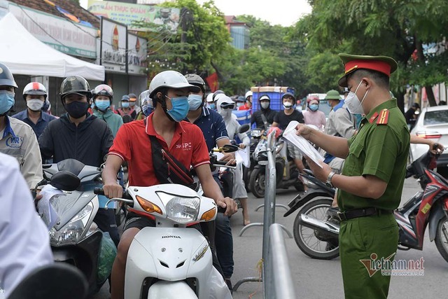 Thiếu lịch trực, lịch l&agrave;m việc nhiều phương tiện phải quay đầu - Ảnh 3.