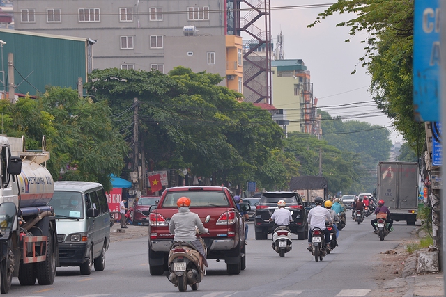 Công an Hà Nội thêm 6 tổ kiểm soát, đường phố vẫn đông sau khung giờ đi làm - Ảnh 9.