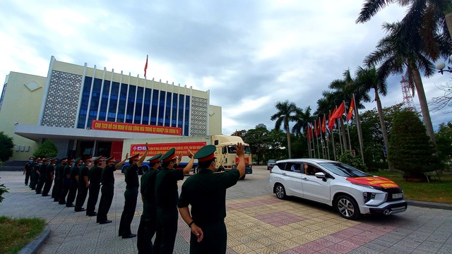 Thừa Thiên Huế: Bộ đội căng mình chống dịch, vừa kêu gọi, quyên góp nhu yếu phẩm gửi vào TP. HCM - Ảnh 5.
