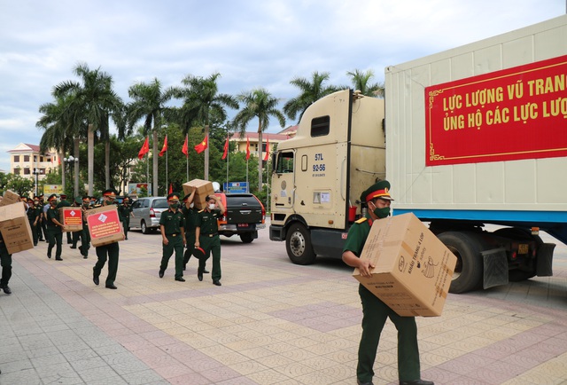 Thừa Thiên Huế: Bộ đội căng mình chống dịch, vừa kêu gọi, quyên góp nhu yếu phẩm gửi vào TP. HCM - Ảnh 8.