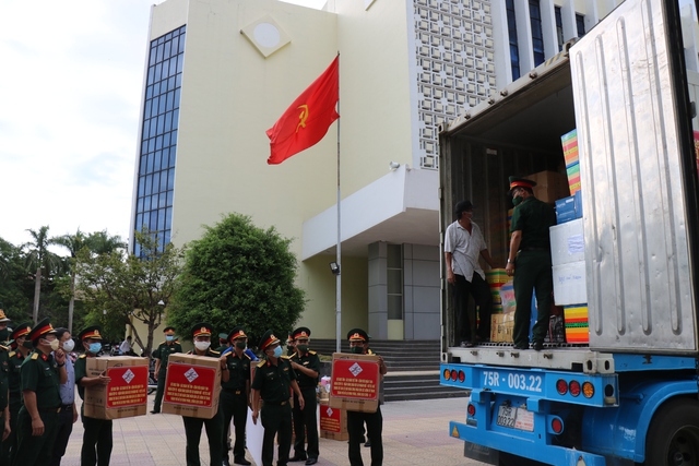 Thừa Thiên Huế: Bộ đội căng mình chống dịch, vừa kêu gọi, quyên góp nhu yếu phẩm gửi vào TP. HCM - Ảnh 6.
