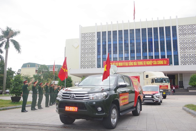 Thừa Thiên Huế: Bộ đội căng mình chống dịch, vừa kêu gọi, quyên góp nhu yếu phẩm gửi vào TP. HCM - Ảnh 9.