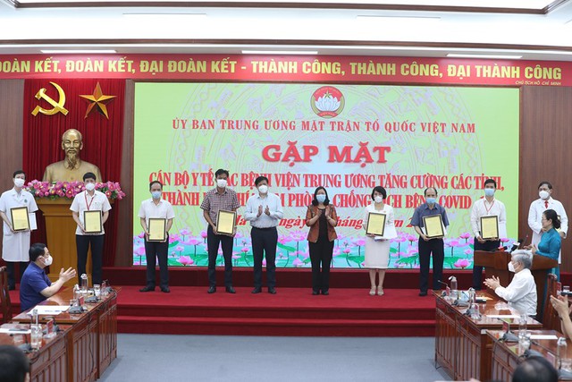 Hàng nghìn thầy thuốc Trung ương chi viện miền Nam chống dịch: Mệnh lệnh từ trái tim - Ảnh 4.