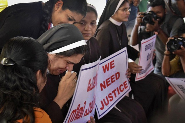 Linh mục hiếp dâm thiếu nữ Ấn Độ đòi cưới nạn nhân để tránh ngồi tù - Ảnh 2.